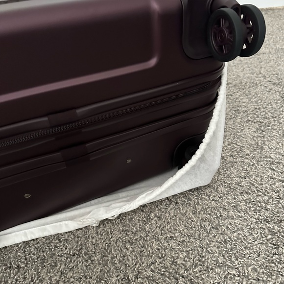 Briggs & Riley Burgundy Suitcase - Picture 9 of 10